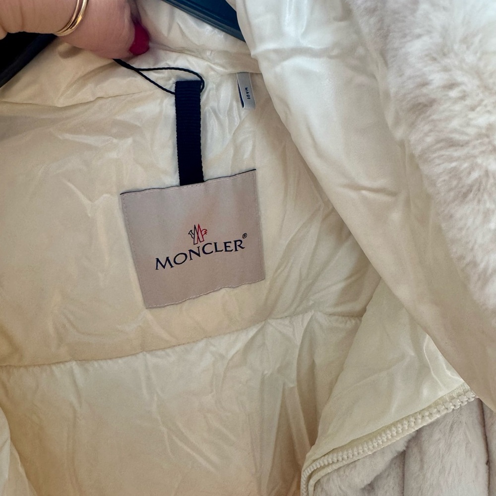 Moncler Quilted Fare Faux Fur Jacket.Soft and luxurious. Never worn without tags - Picture 3 of 3